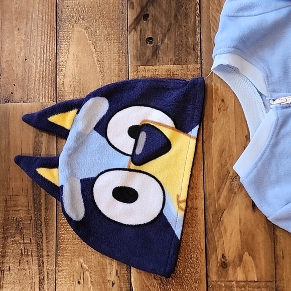 Bluey Blanket Sleeper with Cap, footless pajamas, size 12 months - Picture 3 of 15